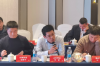 门上泼墨要账：一场邻里纠纷的无奈与反思